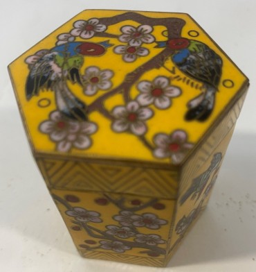 Pequena caixa em Cloisonné 