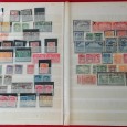 2 carteiras com + 150 selos do Canadá antigos