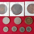 Conjunto de 10 moedas portuguesas sendo D. Maria II X Reis 1836 e 1842; XX Reis 1849 D. Carlos 50 reis 1900; República 4 centavos de 1917, 1979; 1$00 1924