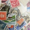 1 carteira com mais de 700 selos de todo o Mundo