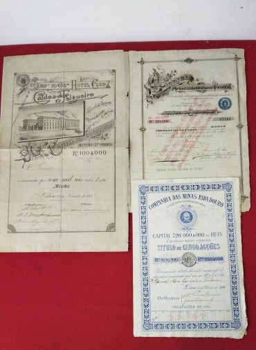 Três documentos 