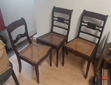 Três cadeiras