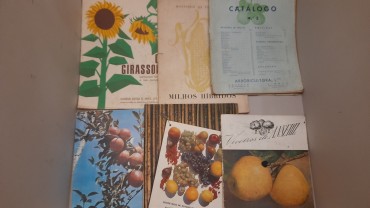 Grande conjunto de catálogos antigos de Agricultura