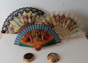 Leques e caixas de pó de arroz