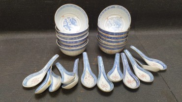 Conjunto de doze taças com colheres 