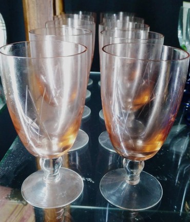 Dez copos de vinho