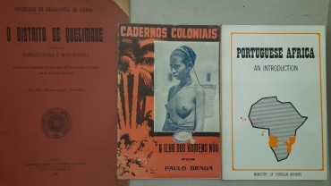 Três (3) Livros sobre Africa