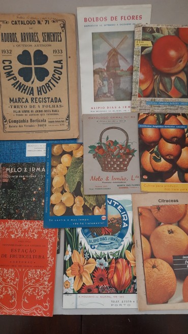 Conjunto de 28 catálogos antigos de Agricultura