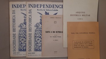Cinco (5) Livros Políticos, Militares