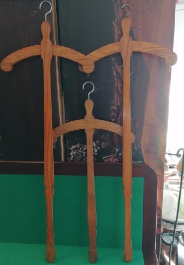 Três cabides