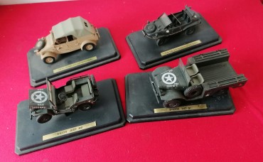 Quatro carros militares miniatura