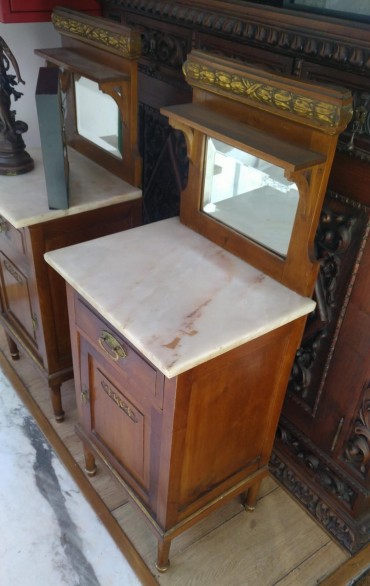 Par de mesas de cabeceira