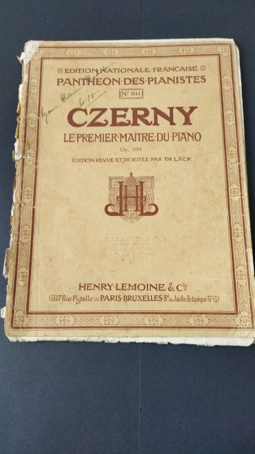 Czerny - livro de partituras