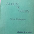 Álbum com selos de Angola, Cabo Verde, Guiné e Moçambique, mais 700 selos sem repetições