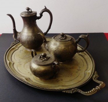 Bandeja, cafeteira, bule e açucareiro