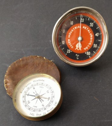Termómetro e bússola