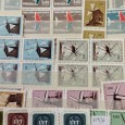Classificador com selos novos de Portugal muitos em quadras em diversos, boas taxas, inclui alguns estrangeiros