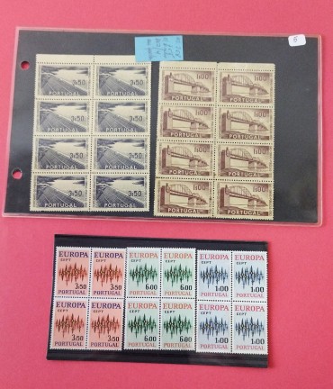 Duas carteiras com os seguintes selos: n. 758 e 755, com 8 selos e 1152/4 em quadras 