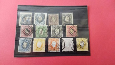 Uma carteira com 13 selos clássicos 