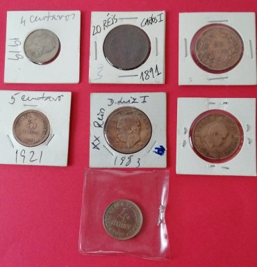 Lote de 7 moedas: D. Luis XX Reis 1883, D. Carlos 20 Reis: 1891(x2), 1892; 4 centavos 1917 e 1919; 5 centavos 1921