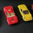 Quatro carros de miniatura de coleção