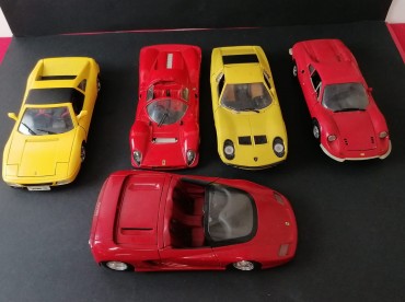 Cinco carros miniatura de coleção