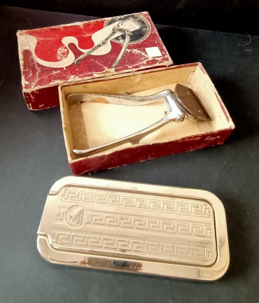 Lote equipamento de barbeiro (máquina e caixa amoladora)