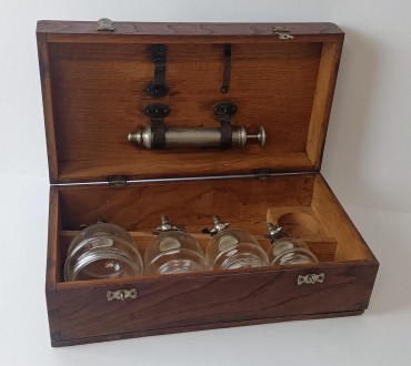 Untensílio médico - «Instituto Pasteur de Lisboa - Fornecedor de Hospitais»