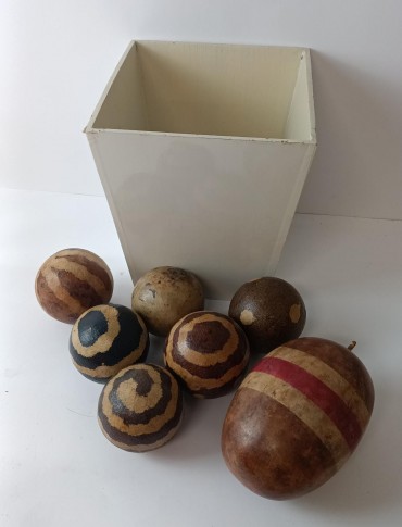 Cachepot com esferas e côco 