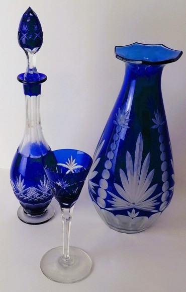 Garrafa, cálice e Jarra