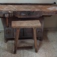 Bancada de trabalho com torno antiga