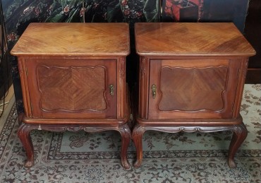 Par de mesas de cabeceira 