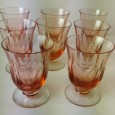 Oito copos de vinho 