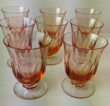 Oito copos de vinho 