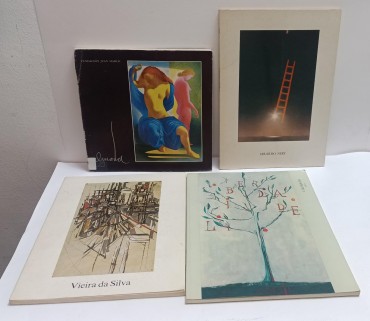 Quatro catálogos sobre arte 