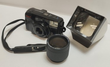 Máquina fotográfica e material fotográfico 