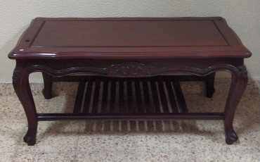 Mesa de frente de sofá