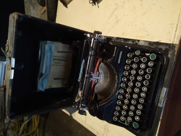 Maquina de escrever CONTINENTAL