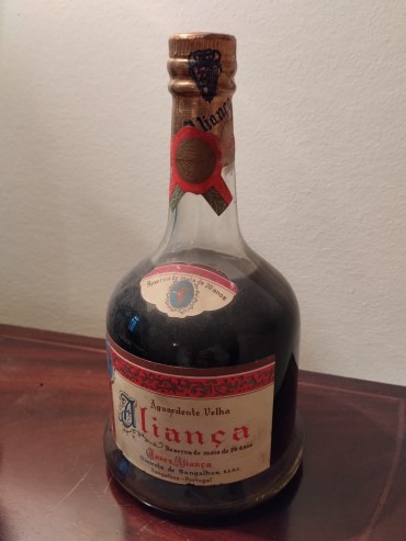Aguardente Velha Aliança