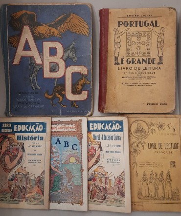 Seis (6) Livros escolares de Leitura e Educação Cívica Antigos