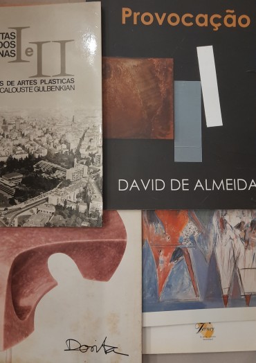 Nove (9) Catálogos de exposições de vários Artistas