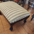 Banqueta de pequenas dimensões 