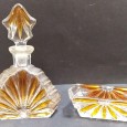 Frasco de perfume e base