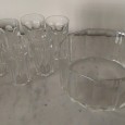 Taça e seis copos 