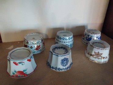 Seis saleiros de mesa