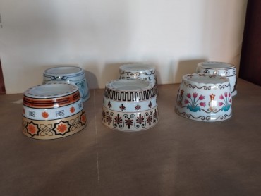 Seis saleiros de mesa