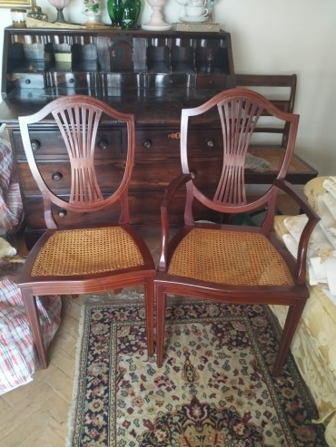 Cadeira e cadeira de braços 