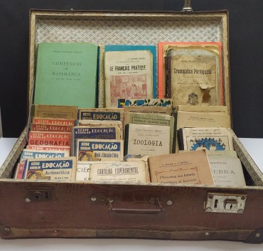 Mala com livros