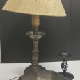 Candeeiro de mesa, taça e castiçal 