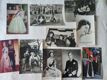 RAINHA ISABEL II E FAMILIA REAL INGLESA